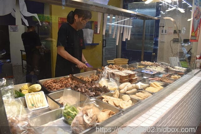 高雄美食推薦 | 鹽酥紀 苓雅興中店 延續40年老店「真有味鹽酥雞」，沒吃過別說你來過南部 近高雄捷運三多商圈站