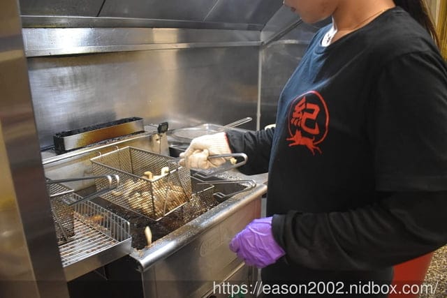 高雄美食推薦 | 鹽酥紀 苓雅興中店 延續40年老店「真有味鹽酥雞」，沒吃過別說你來過南部 近高雄捷運三多商圈站