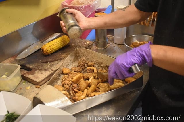 高雄美食推薦 | 鹽酥紀 苓雅興中店 延續40年老店「真有味鹽酥雞」，沒吃過別說你來過南部 近高雄捷運三多商圈站