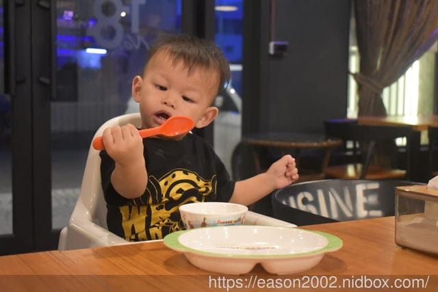 屏東恆春住宿推薦 | 墾丁富麗敦飯店 一泊二食 豪華晚餐4選1 中西式自助早餐吃到飽 還有戶外泳池、娛樂室、KTV及兒童遊戲室 等等