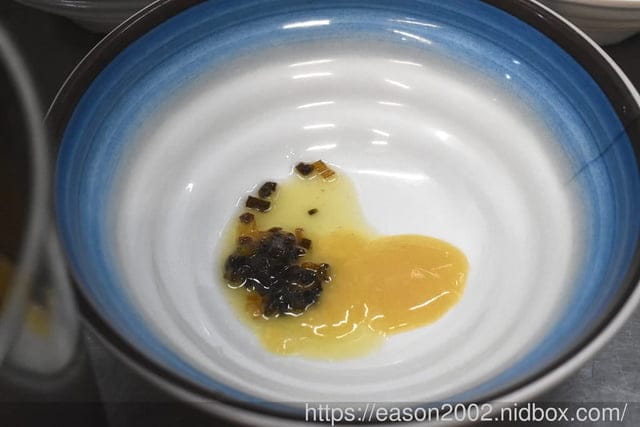 永和美食 | 何家拉麵永和中正店 只賣兩種口味拉麵 還沒開門營業就開始排隊的拉麵推薦