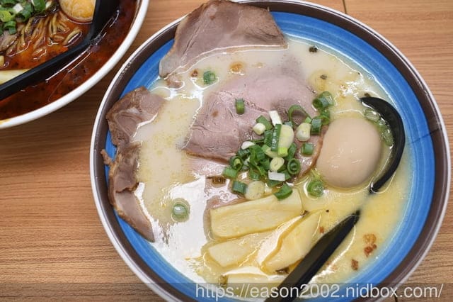 永和美食 | 何家拉麵永和中正店 只賣兩種口味拉麵 還沒開門營業就開始排隊的拉麵推薦