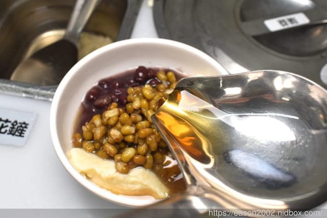 永和美食 | 何家拉麵永和中正店 只賣兩種口味拉麵 還沒開門營業就開始排隊的拉麵推薦