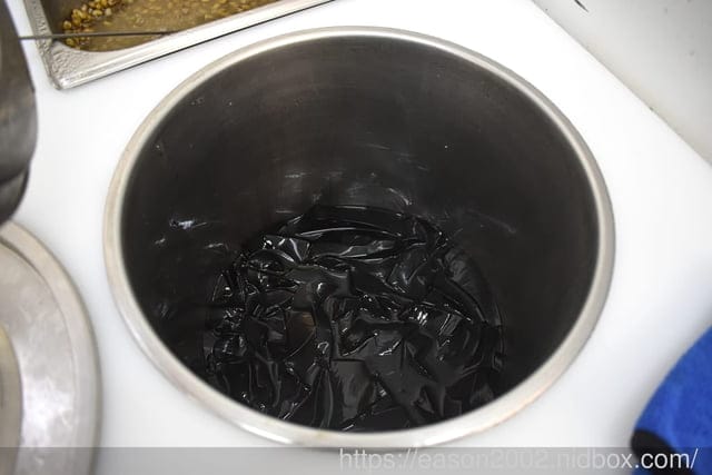 永和美食 | 何家拉麵永和中正店 只賣兩種口味拉麵 還沒開門營業就開始排隊的拉麵推薦