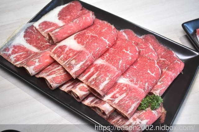 蘆洲火鍋推薦 | XO Shabushabu蘆洲店 NT$558就能享受美國SRF極黑和牛 沙瓦、果汁、茶飲、UCC咖啡、hershey’s冰沙喝到飽 日本Niseko冰淇淋無限量供應