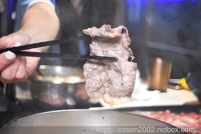 蘆洲火鍋推薦 | XO Shabushabu蘆洲店 NT$558就能享受美國SRF極黑和牛 沙瓦、果汁、茶飲、UCC咖啡、hershey’s冰沙喝到飽 日本Niseko冰淇淋無限量供應