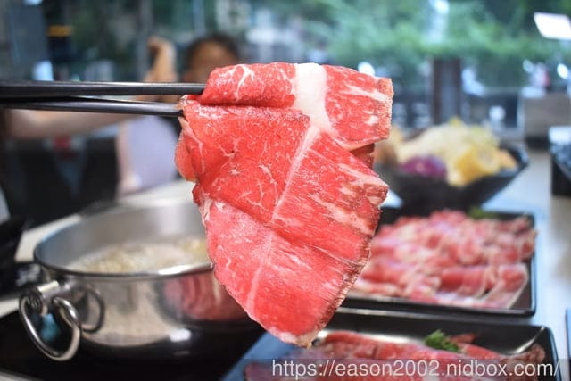 蘆洲火鍋推薦 | XO Shabushabu蘆洲店 NT$558就能享受美國SRF極黑和牛 沙瓦、果汁、茶飲、UCC咖啡、hershey’s冰沙喝到飽 日本Niseko冰淇淋無限量供應