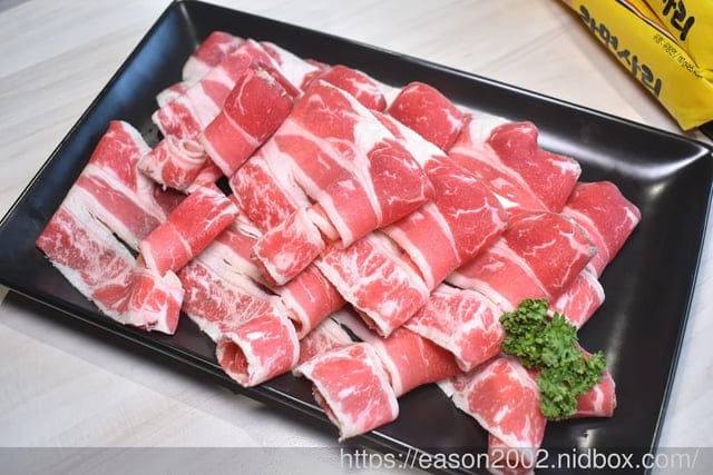 蘆洲火鍋推薦 | XO Shabushabu蘆洲店 NT$558就能享受美國SRF極黑和牛 沙瓦、果汁、茶飲、UCC咖啡、hershey’s冰沙喝到飽 日本Niseko冰淇淋無限量供應