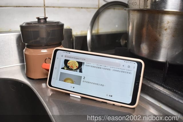 飛利浦 PHILIPS FunCube 2.0 多合一行動電源（PHILIPS FunCube放心充） | 體積小、重量輕，自帶快充線＆磁吸充電，隱藏式插頭，還可變身萬國轉接頭的行動充