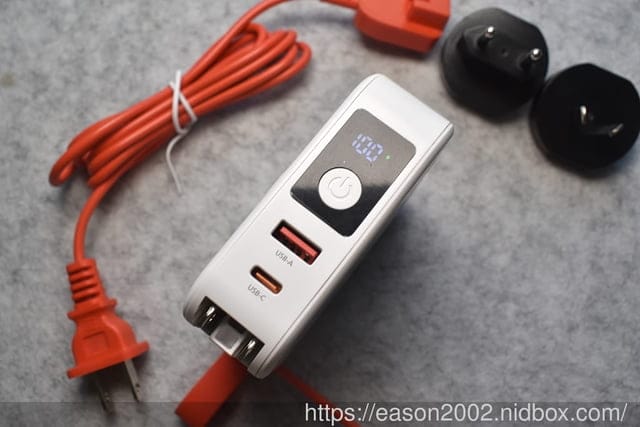 飛利浦 PHILIPS FunCube 2.0 多合一行動電源（PHILIPS FunCube放心充） | 體積小、重量輕，自帶快充線＆磁吸充電，隱藏式插頭，還可變身萬國轉接頭的行動充