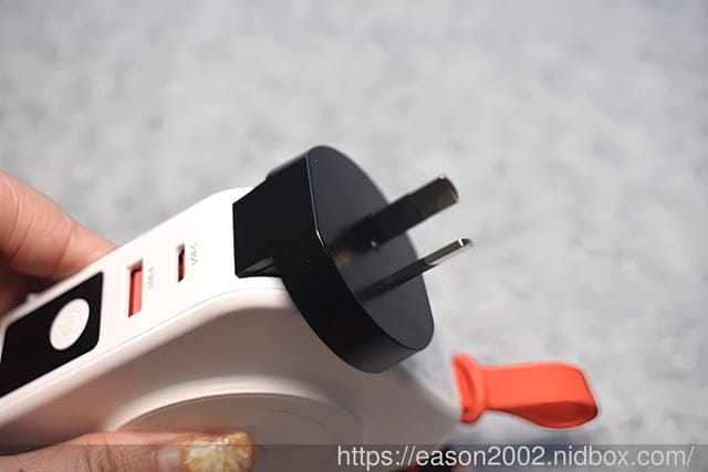 飛利浦 PHILIPS FunCube 2.0 多合一行動電源（PHILIPS FunCube放心充） | 體積小、重量輕，自帶快充線＆磁吸充電，隱藏式插頭，還可變身萬國轉接頭的行動充