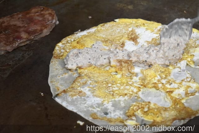 三重平價宵夜推薦 | hj早、午、宵夜 主打養生竹炭黑漢堡 宵夜時段也能輕鬆吃早午餐