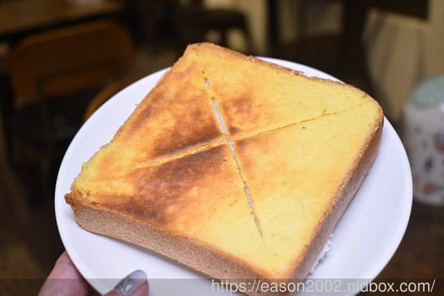 三重平價宵夜推薦 | hj早、午、宵夜 主打養生竹炭黑漢堡 宵夜時段也能輕鬆吃早午餐