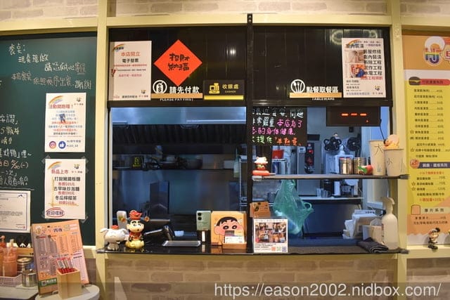 三重平價宵夜推薦 | hj早、午、宵夜 主打養生竹炭黑漢堡 宵夜時段也能輕鬆吃早午餐