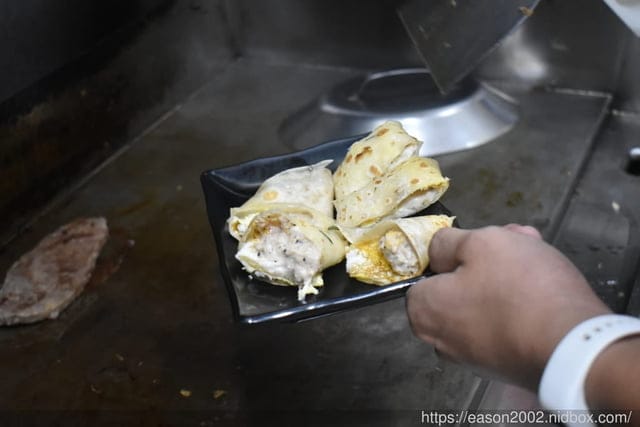三重平價宵夜推薦 | hj早、午、宵夜 主打養生竹炭黑漢堡 宵夜時段也能輕鬆吃早午餐
