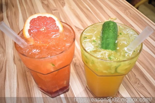 台茂購物中心必吃美食 | 爆川辣妹子烤魚-南崁店（桃園最新川味麻辣烤魚火鍋）鮮嫩烤魚+肉盤一次滿足 獨家特選比臉大烤魚 正宗四川菜炒料獨家配方，還有隱藏版手工爆打 黃瓜果汁 期間限定搖骰子免費吃烤魚