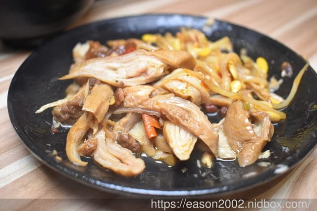 台茂購物中心必吃美食 | 爆川辣妹子烤魚-南崁店（桃園最新川味麻辣烤魚火鍋）鮮嫩烤魚+肉盤一次滿足 獨家特選比臉大烤魚 正宗四川菜炒料獨家配方，還有隱藏版手工爆打 黃瓜果汁 期間限定搖骰子免費吃烤魚