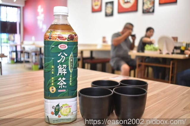 台茂購物中心必吃美食 | 爆川辣妹子烤魚-南崁店（桃園最新川味麻辣烤魚火鍋）鮮嫩烤魚+肉盤一次滿足 獨家特選比臉大烤魚 正宗四川菜炒料獨家配方，還有隱藏版手工爆打 黃瓜果汁 期間限定搖骰子免費吃烤魚