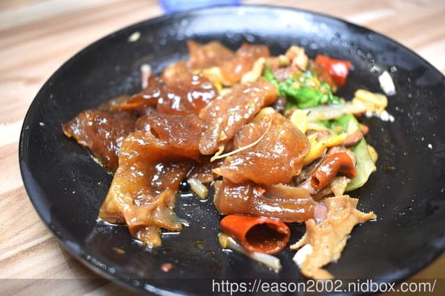 台茂購物中心必吃美食 | 爆川辣妹子烤魚-南崁店（桃園最新川味麻辣烤魚火鍋）鮮嫩烤魚+肉盤一次滿足 獨家特選比臉大烤魚 正宗四川菜炒料獨家配方，還有隱藏版手工爆打 黃瓜果汁 期間限定搖骰子免費吃烤魚