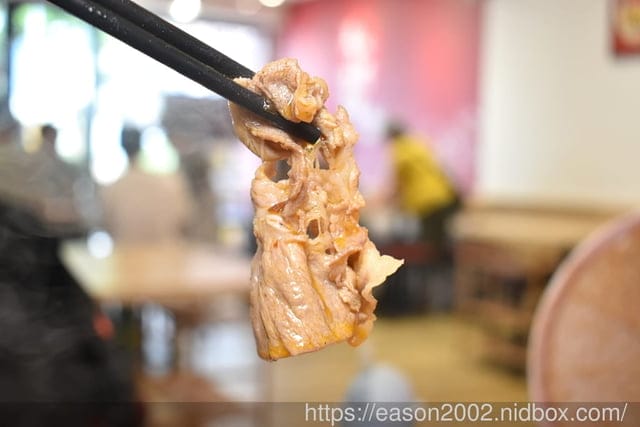 台茂購物中心必吃美食 | 爆川辣妹子烤魚-南崁店（桃園最新川味麻辣烤魚火鍋）鮮嫩烤魚+肉盤一次滿足 獨家特選比臉大烤魚 正宗四川菜炒料獨家配方，還有隱藏版手工爆打 黃瓜果汁 期間限定搖骰子免費吃烤魚