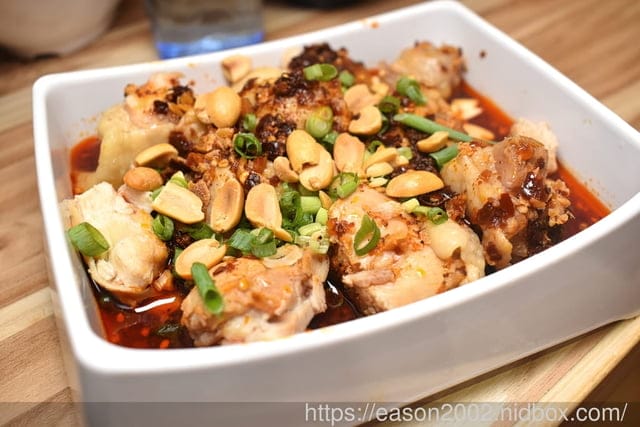 台茂購物中心必吃美食 | 爆川辣妹子烤魚-南崁店（桃園最新川味麻辣烤魚火鍋）鮮嫩烤魚+肉盤一次滿足 獨家特選比臉大烤魚 正宗四川菜炒料獨家配方，還有隱藏版手工爆打 黃瓜果汁 期間限定搖骰子免費吃烤魚