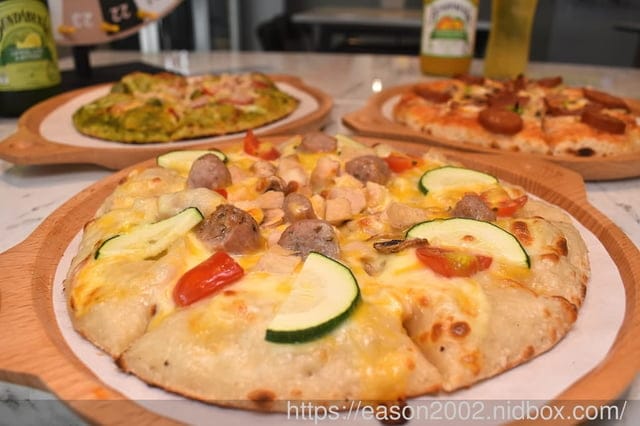 台北大安美食 | C PICKZA 嘻比薩 現烤pizza只要2分鐘快速出爐 客製化pizza 自選醬料、配料