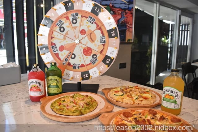 台北大安美食 | C PICKZA 嘻比薩 現烤pizza只要2分鐘快速出爐 客製化pizza 自選醬料、配料