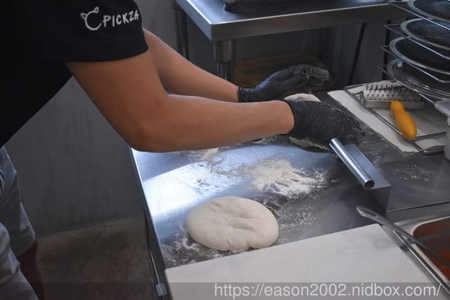 台北大安美食 | C PICKZA 嘻比薩 現烤pizza只要2分鐘快速出爐 客製化pizza 自選醬料、配料