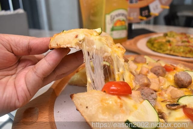 台北大安美食 | C PICKZA 嘻比薩 現烤pizza只要2分鐘快速出爐 客製化pizza 自選醬料、配料