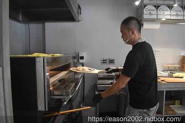 台北大安美食 | C PICKZA 嘻比薩 現烤pizza只要2分鐘快速出爐 客製化pizza 自選醬料、配料