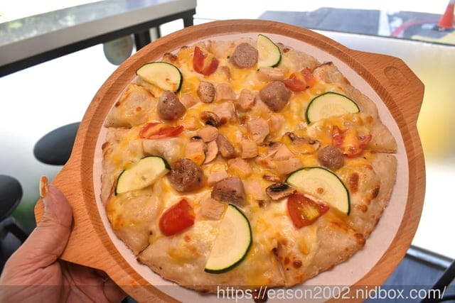 台北大安美食 | C PICKZA 嘻比薩 現烤pizza只要2分鐘快速出爐 客製化pizza 自選醬料、配料