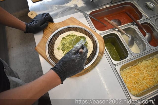 台北大安美食 | C PICKZA 嘻比薩 現烤pizza只要2分鐘快速出爐 客製化pizza 自選醬料、配料