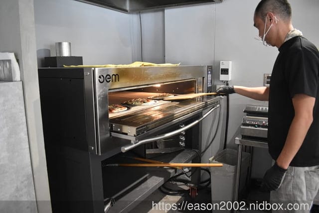 台北大安美食 | C PICKZA 嘻比薩 現烤pizza只要2分鐘快速出爐 客製化pizza 自選醬料、配料