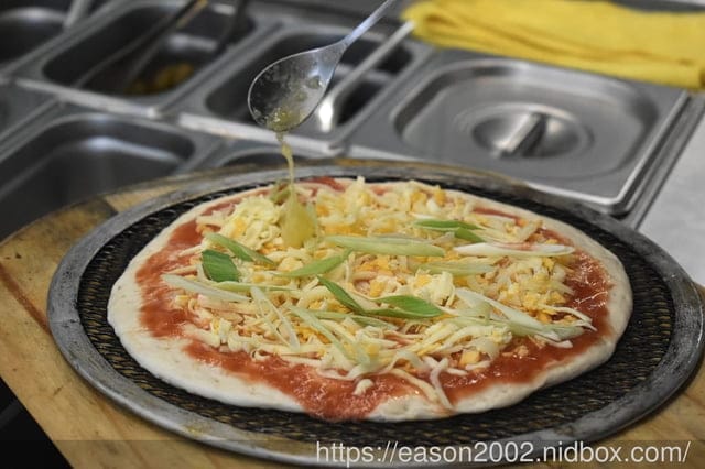 台北大安美食 | C PICKZA 嘻比薩 現烤pizza只要2分鐘快速出爐 客製化pizza 自選醬料、配料
