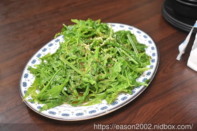 宜蘭必吃美食推薦 | 宜蘭百匯窯烤雞餐廳 二連霸榮獲十大好食餐廳  龍眼木薰香的窯烤雞 肉質鮮嫩多汁，香氣四溢