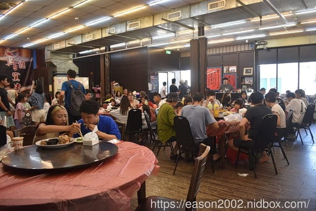 宜蘭必吃美食推薦 | 宜蘭百匯窯烤雞餐廳 二連霸榮獲十大好食餐廳  龍眼木薰香的窯烤雞 肉質鮮嫩多汁，香氣四溢