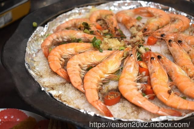 宜蘭必吃美食推薦 | 宜蘭百匯窯烤雞餐廳 二連霸榮獲十大好食餐廳  龍眼木薰香的窯烤雞 肉質鮮嫩多汁，香氣四溢