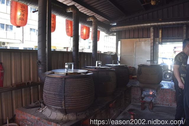宜蘭必吃美食推薦 | 宜蘭百匯窯烤雞餐廳 二連霸榮獲十大好食餐廳  龍眼木薰香的窯烤雞 肉質鮮嫩多汁，香氣四溢