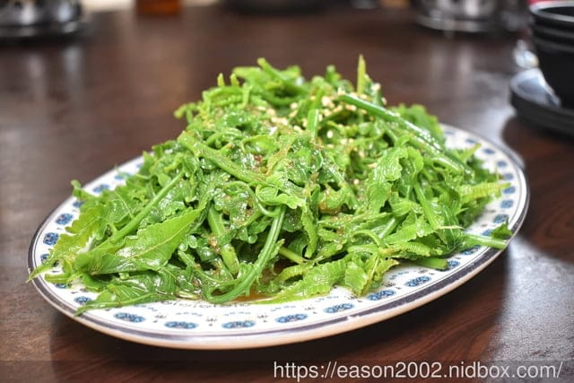 宜蘭必吃美食推薦 | 宜蘭百匯窯烤雞餐廳 二連霸榮獲十大好食餐廳  龍眼木薰香的窯烤雞 肉質鮮嫩多汁，香氣四溢