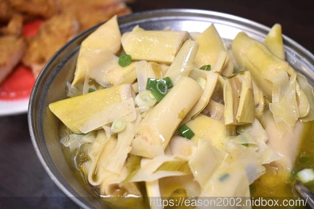宜蘭必吃美食推薦 | 宜蘭百匯窯烤雞餐廳 二連霸榮獲十大好食餐廳  龍眼木薰香的窯烤雞 肉質鮮嫩多汁，香氣四溢
