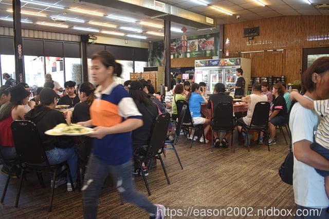 宜蘭必吃美食推薦 | 宜蘭百匯窯烤雞餐廳 二連霸榮獲十大好食餐廳  龍眼木薰香的窯烤雞 肉質鮮嫩多汁，香氣四溢
