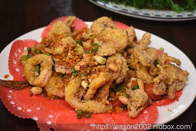 宜蘭必吃美食推薦 | 宜蘭百匯窯烤雞餐廳 二連霸榮獲十大好食餐廳  龍眼木薰香的窯烤雞 肉質鮮嫩多汁，香氣四溢