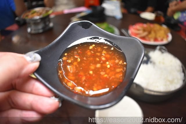宜蘭必吃美食推薦 | 宜蘭百匯窯烤雞餐廳 二連霸榮獲十大好食餐廳  龍眼木薰香的窯烤雞 肉質鮮嫩多汁，香氣四溢
