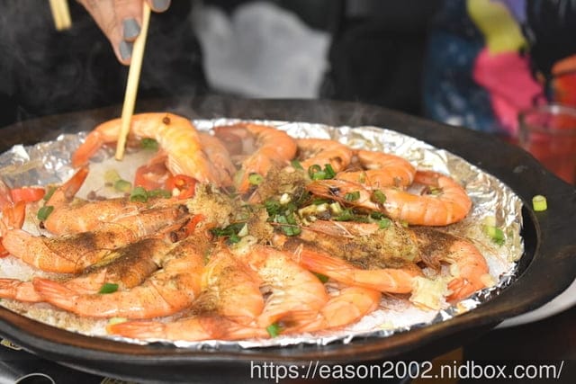 宜蘭必吃美食推薦 | 宜蘭百匯窯烤雞餐廳 二連霸榮獲十大好食餐廳  龍眼木薰香的窯烤雞 肉質鮮嫩多汁，香氣四溢