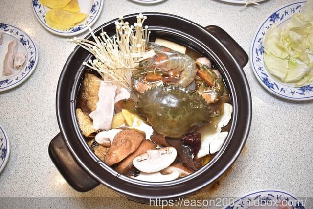 宜蘭羅東薑母鴨推薦 | 大紅蕃薑母鴨羊肉爐羅東旗艦店 主打紅蟳薑母鴨，肉質軟嫩、輕咬骨肉分離，限量活體紅蟳肉質鮮甜，蟹卵、蟹肉紮實飽滿