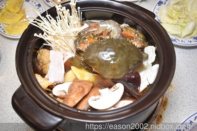 宜蘭羅東薑母鴨推薦 | 大紅蕃薑母鴨羊肉爐羅東旗艦店 主打紅蟳薑母鴨，肉質軟嫩、輕咬骨肉分離，限量活體紅蟳肉質鮮甜，蟹卵、蟹肉紮實飽滿