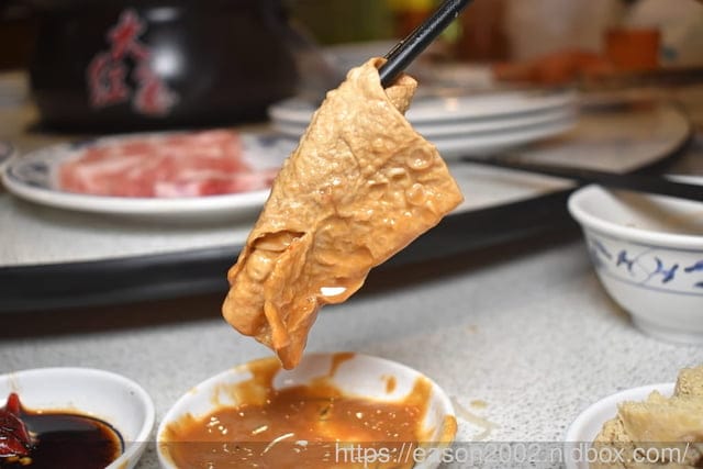 宜蘭羅東薑母鴨推薦 | 大紅蕃薑母鴨羊肉爐羅東旗艦店 主打紅蟳薑母鴨，肉質軟嫩、輕咬骨肉分離，限量活體紅蟳肉質鮮甜，蟹卵、蟹肉紮實飽滿