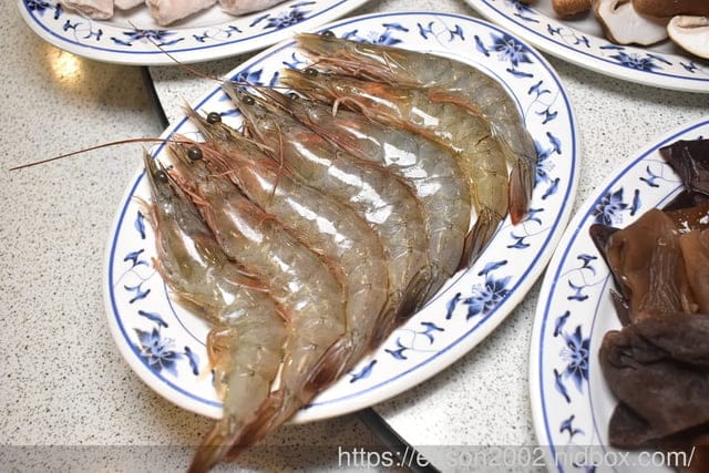 宜蘭羅東薑母鴨推薦 | 大紅蕃薑母鴨羊肉爐羅東旗艦店 主打紅蟳薑母鴨，肉質軟嫩、輕咬骨肉分離，限量活體紅蟳肉質鮮甜，蟹卵、蟹肉紮實飽滿