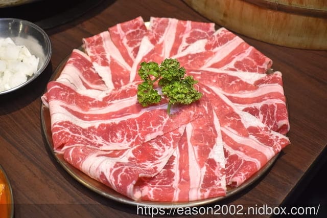 新莊美食 | 朋月栻-韓雞雞–江原道-宗음식 韓吃一隻雞火鍋鍋物｜新莊創始店（韓國一隻雞鍋物）還有浮誇澎湃海鮮桶