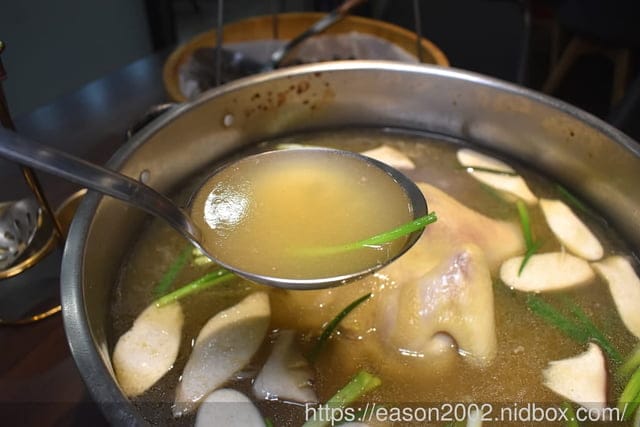 新莊美食 | 朋月栻-韓雞雞–江原道-宗음식 韓吃一隻雞火鍋鍋物｜新莊創始店（韓國一隻雞鍋物）還有浮誇澎湃海鮮桶